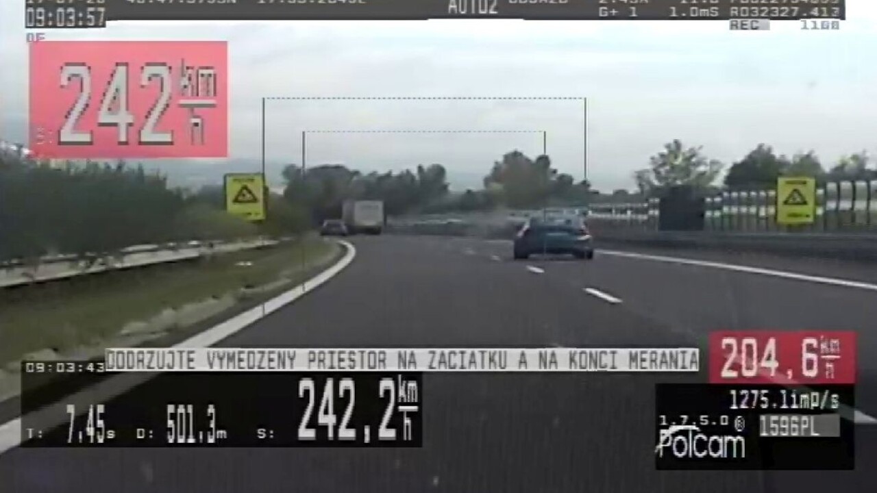 Niečo sa mi na aute nezdá, tvrdil vodič, ktorý uháňal 242 km/h