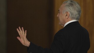 Brazílsky prezident sa vyhol súdu, parlament ho podržal