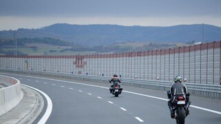 Muž v motorkárskom oblečení vylúpil banku v bratislavskom Ružinove
