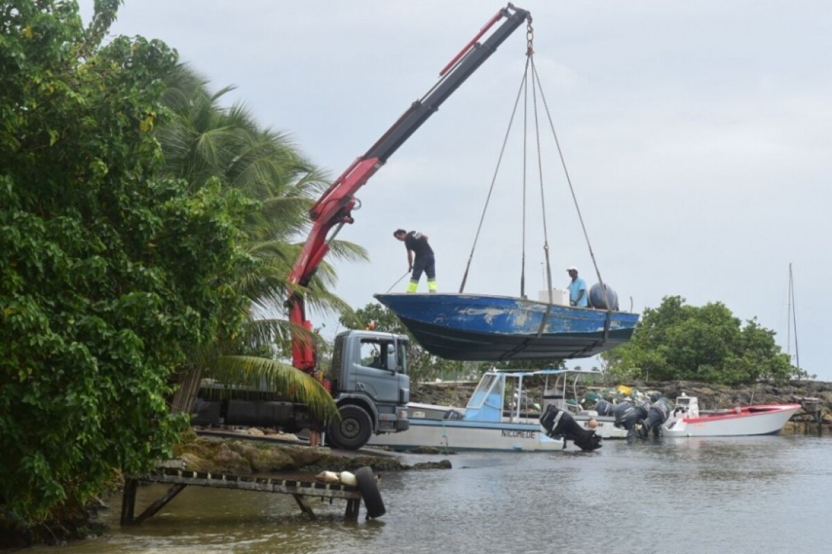 guadeloupe-hurricane-maria-79604-0bee3cded22d433bb6bf51a72f524b92_1b70445d.jpg