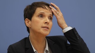 Exlíderku pravicových populistov AfD obžalovali z krivej prísahy