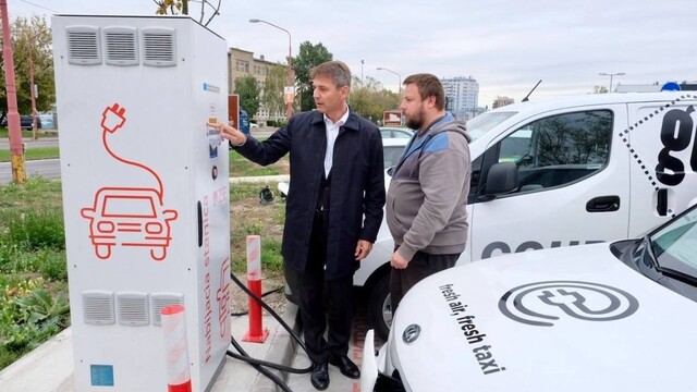 Ivo Nesrovnal primátor Bratislava elektronabíjacia stanica 1140 px (Ivo Nesrovnal primátor Bratislava elektronabíjacia stanica 1140 px (facebook.com Ivo Nesrovnal pre Bratislavu))