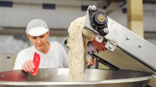 pekár robotník práca cesto 1140 px (SITA/Martin Havran)
