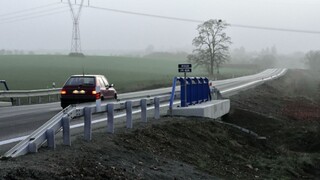 Pozor na hmlu a silný vietor, varujú meteorológovia