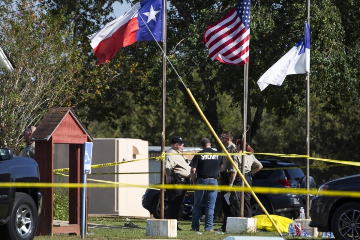 aptopix-church-shooting-texas-97406-5a9b90e724a3422991f1e54cfd528b73_d92a55b6.jpg