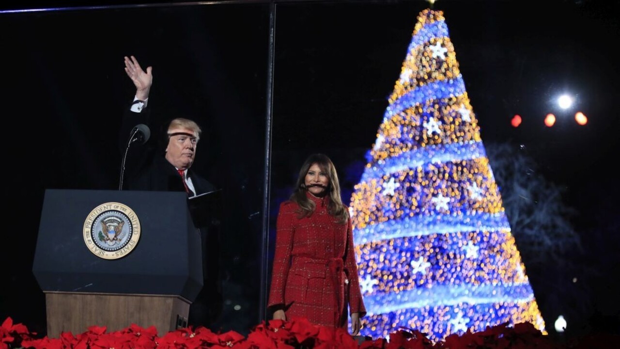 Veselé Vianoce, zaželal Trump a rozsvietil národný strom