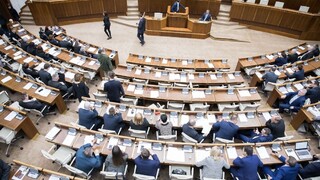 Mimoriadnu schôdzu o skrátení volebného obdobia v marci nestihnú