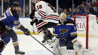 NHL: Čierni jastrabi otočili duel v St. Louis, Jurčo nebodoval