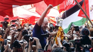 Polícii sa odovzdal do rúk dobrovoľne, exprezident ide za mreže