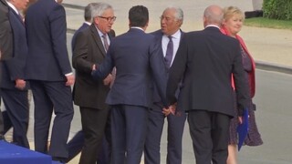 Potácajúci sa Juncker vyvolal otázky. Nebol opitý, tvrdí hovorca