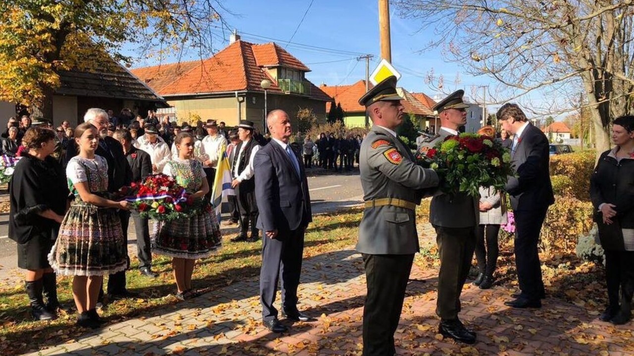 Mier nie je samozrejmosťou. Gajdoš odhalil pamätnú tabuľu obetí