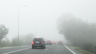 Ráno treba dať pozor na hmlu, SHMÚ vydal výstrahu