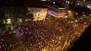 Ľudia cítia aroganciu moci. Poslanci hovorili o demonštráciách