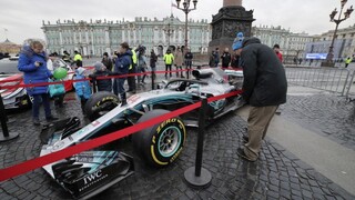 Hamilton si prevzal trofej pre majstra sveta F1