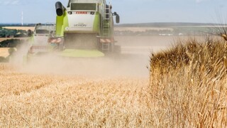 Dotácie z EÚ si farmári pochvaľujú, kritizujú však efektivitu štátu