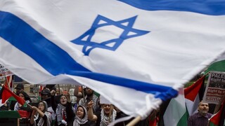 Izrael nahnevala jordánska ministerka, stúpila na vlajku