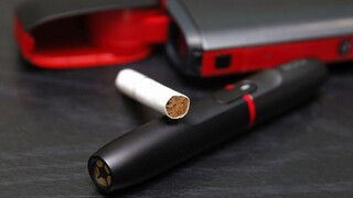 V ČR chcú zvýšiť ceny cigariet a alkoholu, argumentujú mzdami