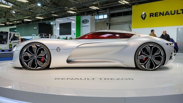 Reportáž z bratislavského autosalónu a BMW M850i Convertible