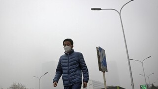 Umelec ukázal na kvalitu ovzdušia. Takto smrdí Londýn či Peking