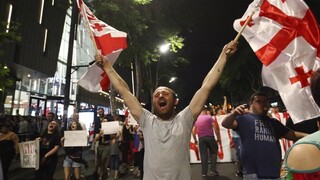 Vládna strana reaguje na protesty, Gruzíncom sľúbila zmenu