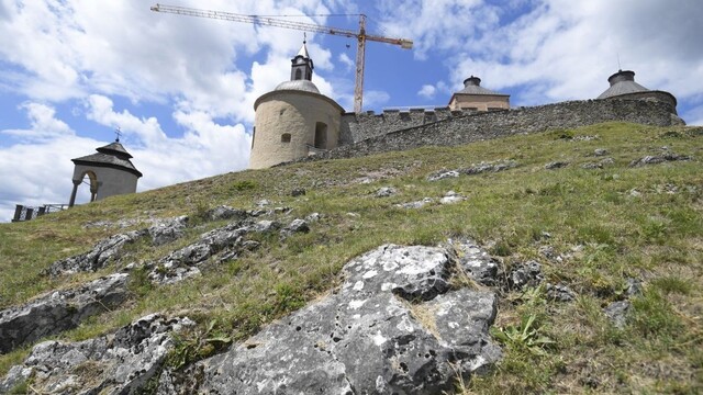 Rokovanie vlády o rekonštrukcii nemocníc i hradu Krásna Hôrka