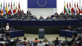 Šefčoviča čaká grilovanie. Pred europoslancov predstúpi ako prvý