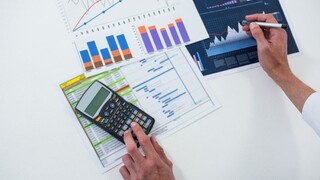 Analytik Ľ. Koršňák o slabnúcich investíciách firiem na Slovensku