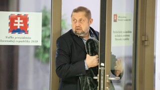 Talára by sa mal vzdať, myslí si Gál o Harabinovej kariére politika