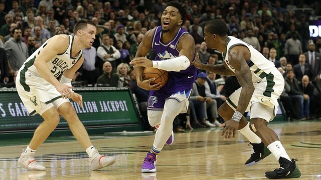 NBA: Milwaukee i Lakers uspeli ôsmy raz, vedú konferencie