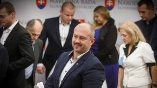 ĽSNS predstavila kandidátku, uzatvára ju odsúdený Mazurek