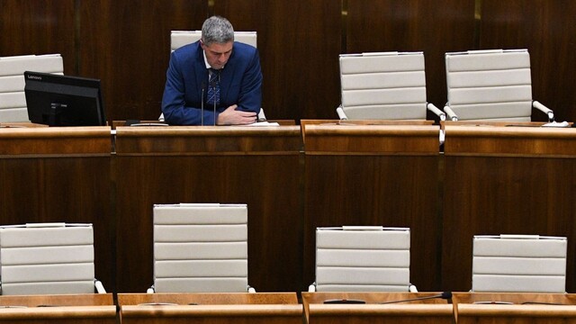 V rozpočte je diera, niektorí podľa Bugára zbytočne rozdávajú