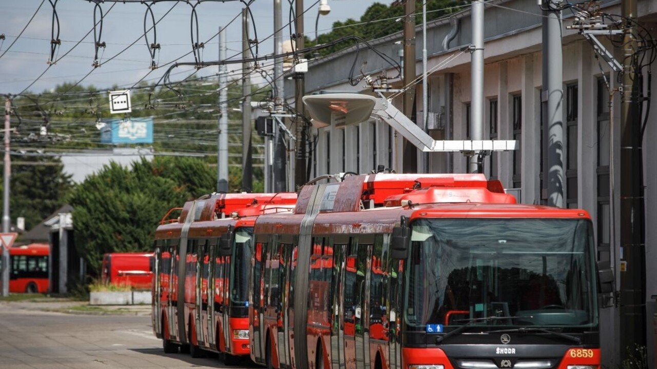 Bratislava pre blížiaci sa koronavírus dezinfikuje vozidlá MHD