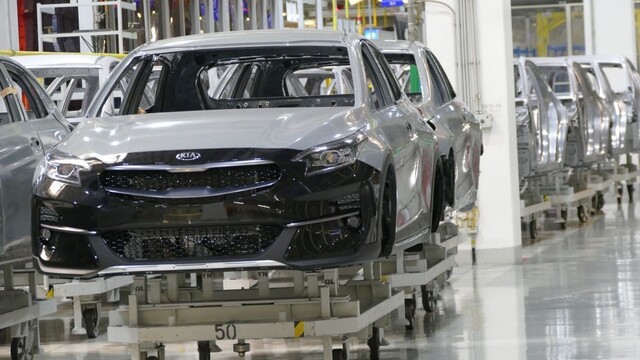 Automobilka na Slovensku obnoví výrobu za prísnych opatrení