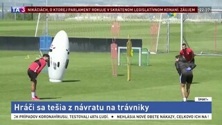 Futbalisti v Španielsku sa tešili ako deti, vrátili sa na trávnik