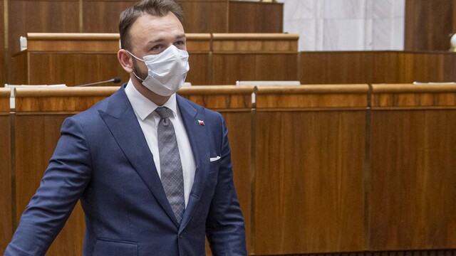Verejne vypočujte kandidátov na šéfov OÚ, vyzval Smer OĽANO