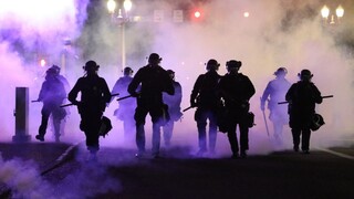 Protestov v USA pribúda, situácia je napätá. Čo zhoršuje okolnosti?