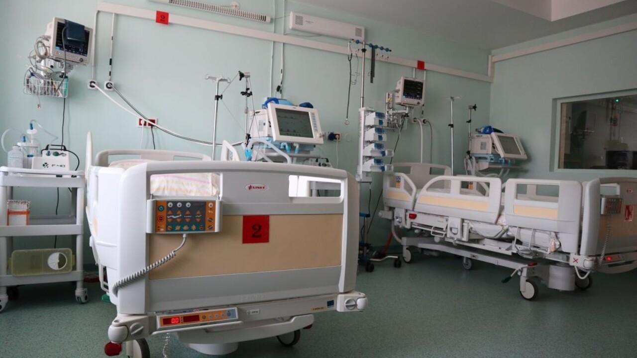 Ani jeden. Nemáme hospitalizovaného s potvrdeným COVID-19