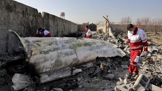 Irán mal požiadať o dešifrovanie čiernych skriniek zostreleného lietadla