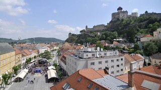 Rok nechodil na zastupiteľstvá. Poslancovi zostal len krajský mandát