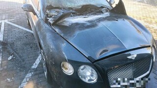 Plamene zachvátili dve luxusné autá, polícia vyčísľuje škody