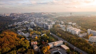 Vodiči stále neberú ohľad. Na bratislavskej Patrónke dochádza opakovane k nehodám, nepomohli ani obmedzenia 