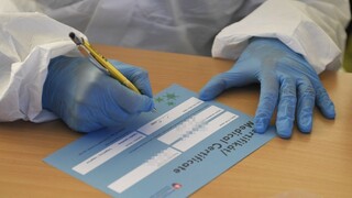 Nie je to protiústavné, tvrdí ombudsmanka o ukazovaní certifikátov