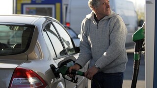 Rast cien sa spomalil, dôvodom sú najmä lacnejšie palivá