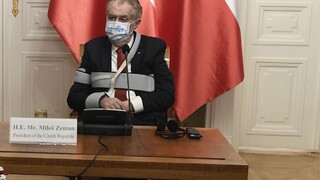 Je to ako svitanie na obzore. Zeman vyzval Čechov na očkovanie