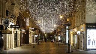 Napätý Silvester vo Viedni. Na policajtov hádzali pyrotechniku