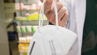 Ochránia národ. Nemci rozdajú desiatky miliónov respirátorov FFP2