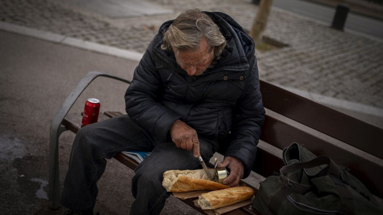 Rumuni začali očkovať bezdomovcov. Patria k najohrozenejším