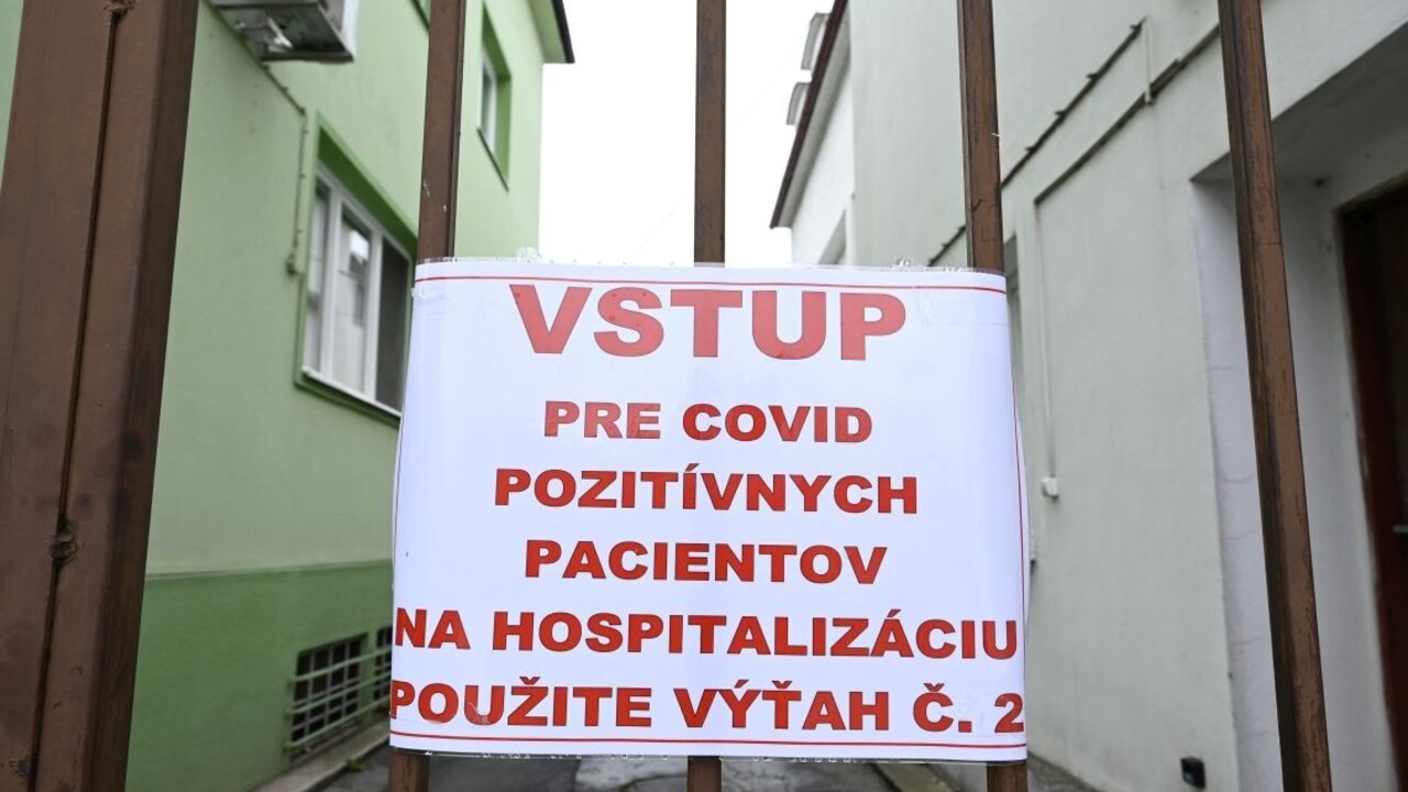 Niektoré nemocnice už nemajú voľné lôžka s pľúcnou ventiláciou