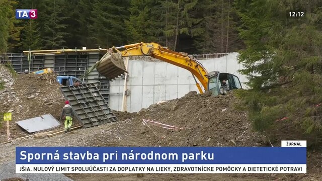 Výstavba chát v ochrannom pásme napriek zásahu polície pokračuje