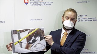 Prevádzkovateľ odkaliska Poša filtruje znečistený potok zeolitom